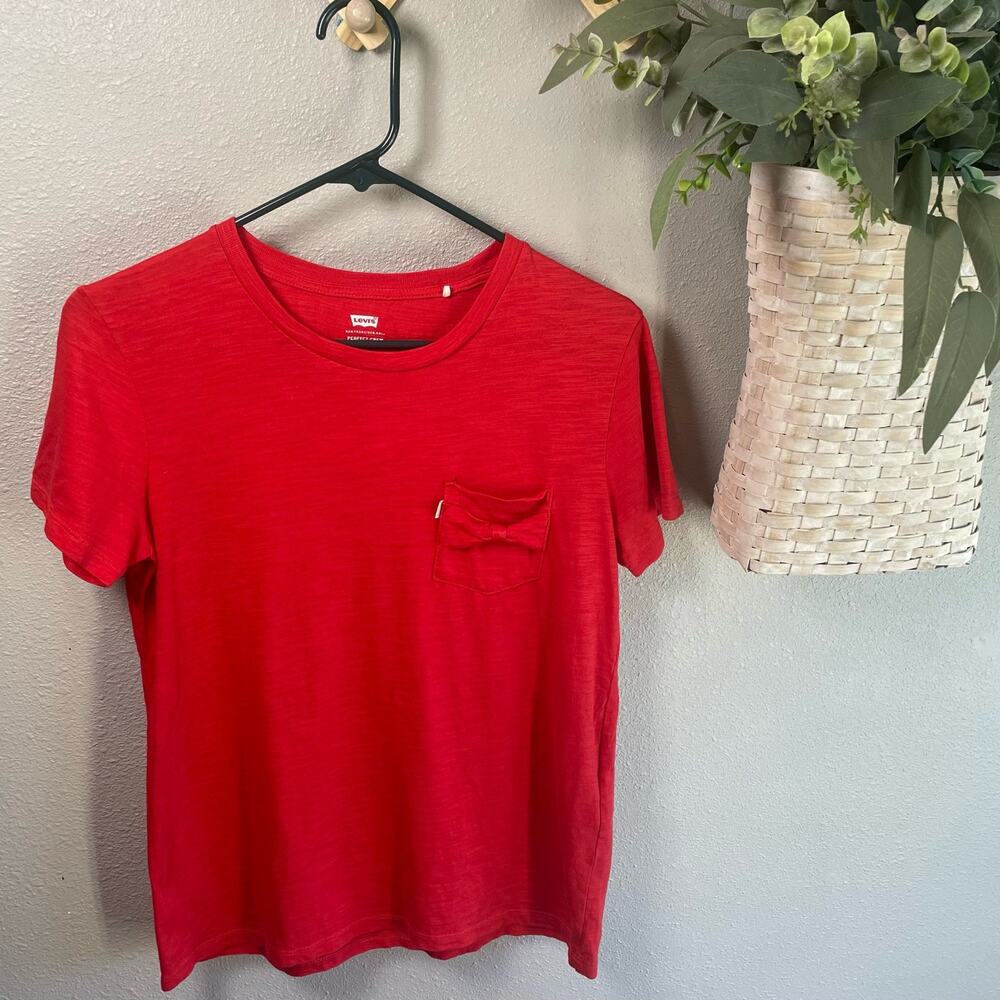 Levi's Women Small Red Short Sleeves Tee Shirt Perfect Crew Pocket Bow Top Shirt